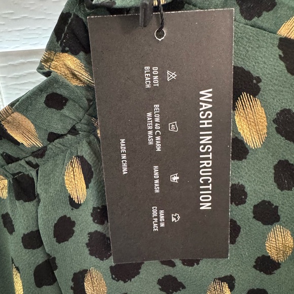 New with tags blouse - Picture 3 of 4